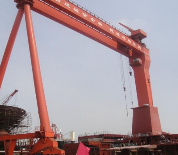 廣東深圳200噸造船門式起重機現(xiàn)場 廣東深圳200噸造船門式起重機現(xiàn)場